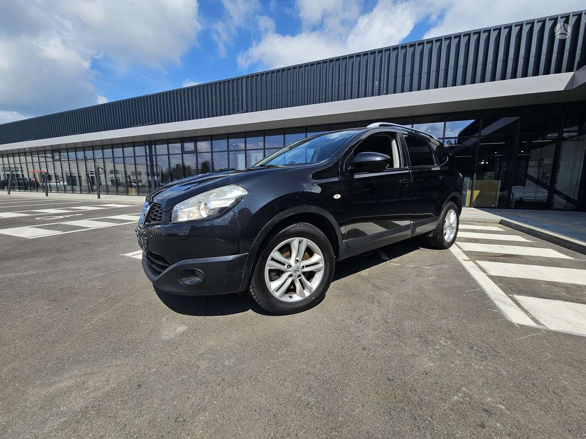 Nissan Qashqai+2 2011 — салон