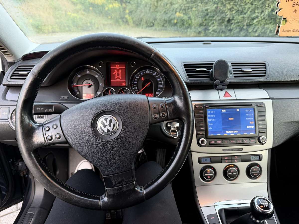 Volkswagen Passat - 11