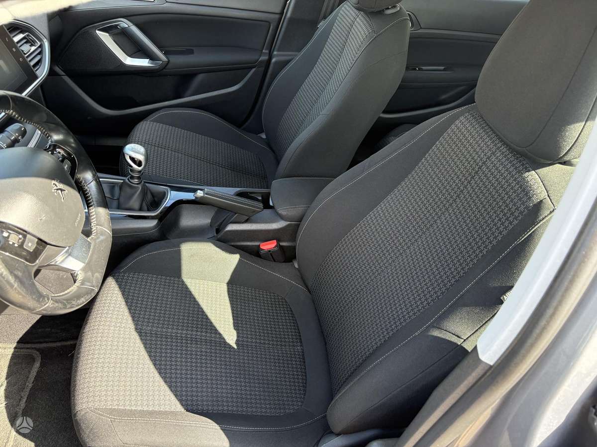 Peugeot 308 - 8