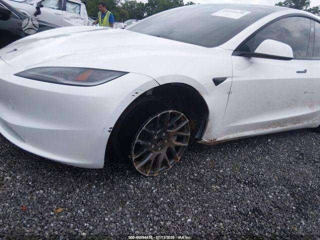 Tesla Model 3, Седан
