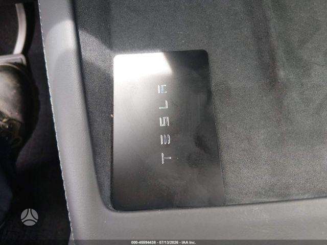 Tesla Model 3, Седан