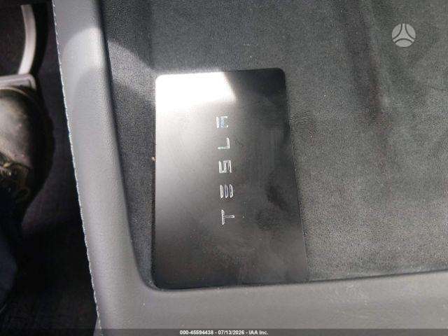 Tesla Model 3, sedanas