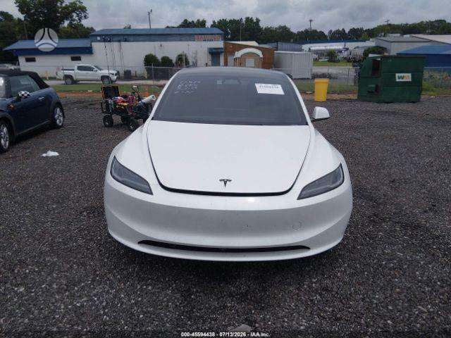 Tesla Model 3, Седан