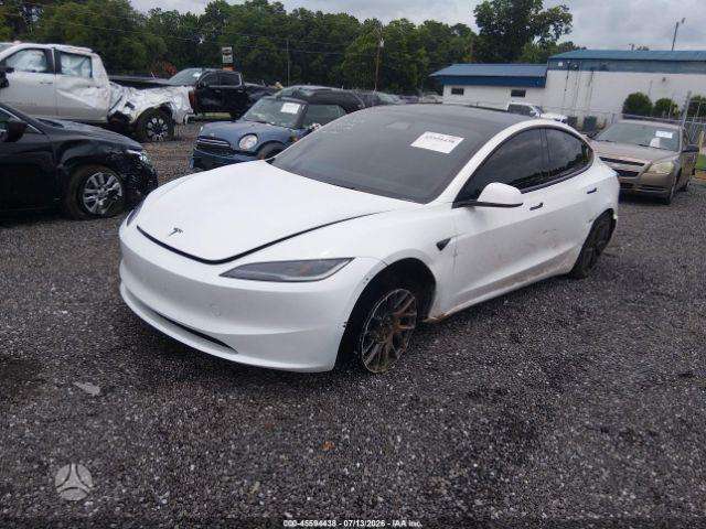 Tesla Model 3, Седан