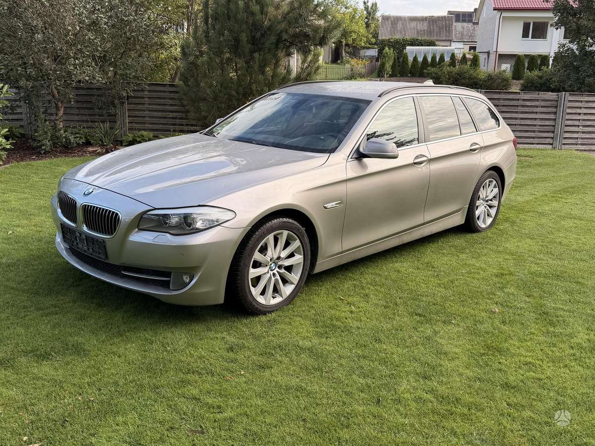 BMW 520, universalas