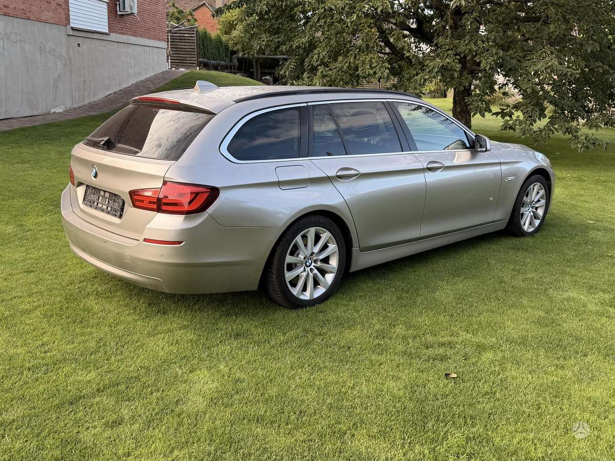 BMW 520, universalas