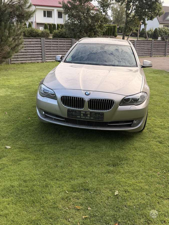 BMW 520, universalas