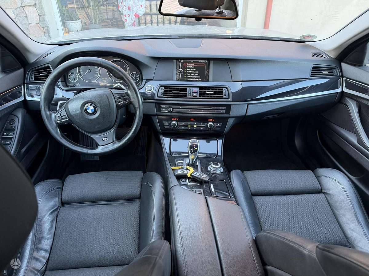 BMW 520, universalas