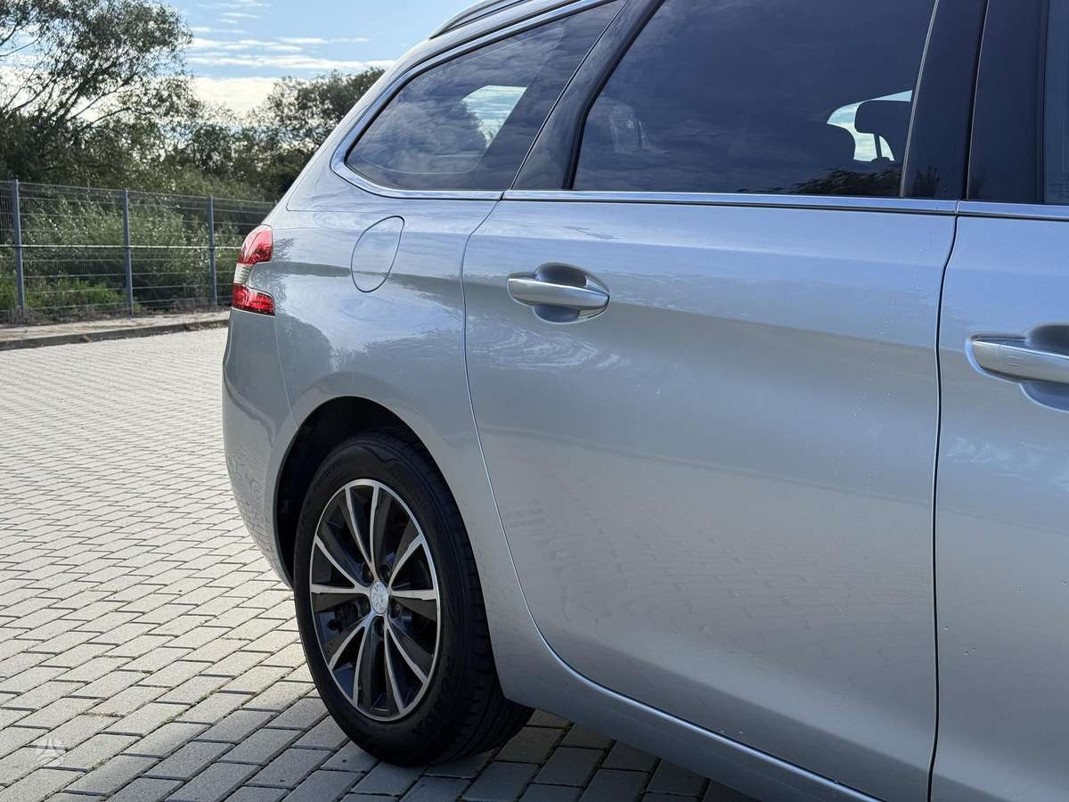 Peugeot 308 - 8