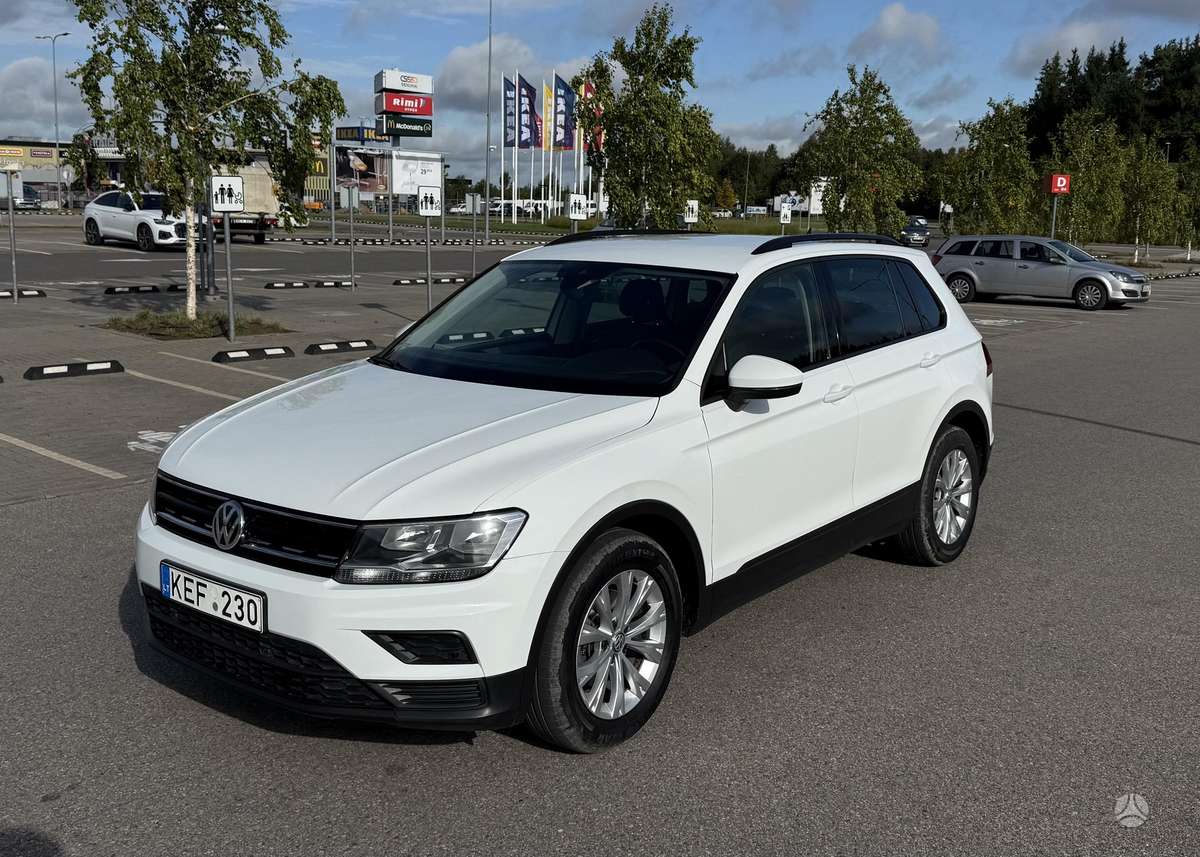 Volkswagen Tiguan - 1
