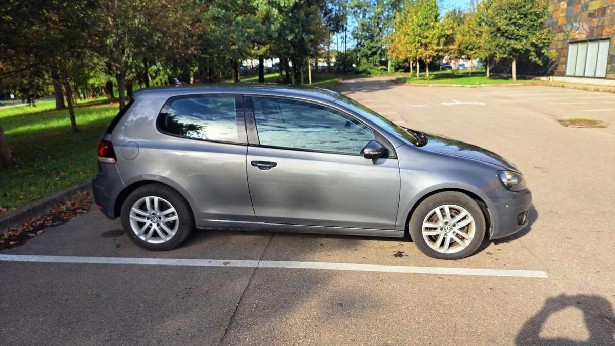 Volkswagen Golf - 6