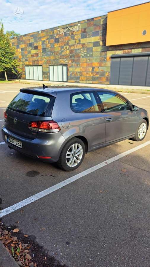 Volkswagen Golf - 1