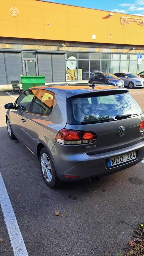 Volkswagen Golf - 8