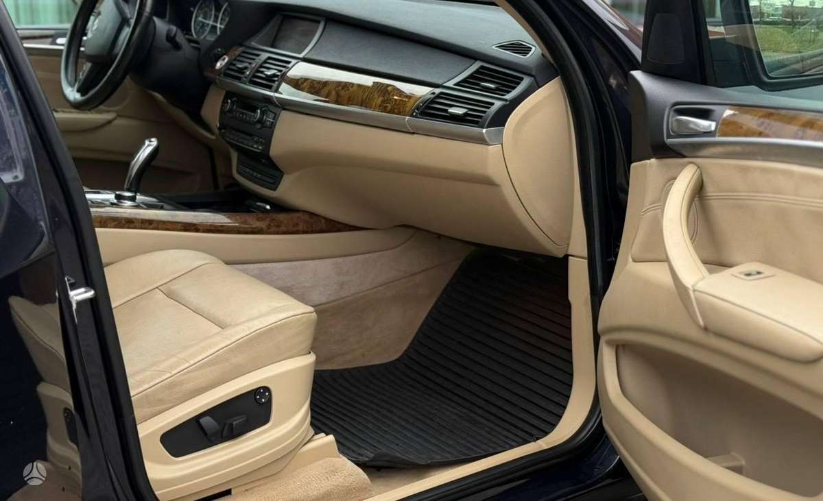 BMW X5, 3.0 l., off-road / crossover