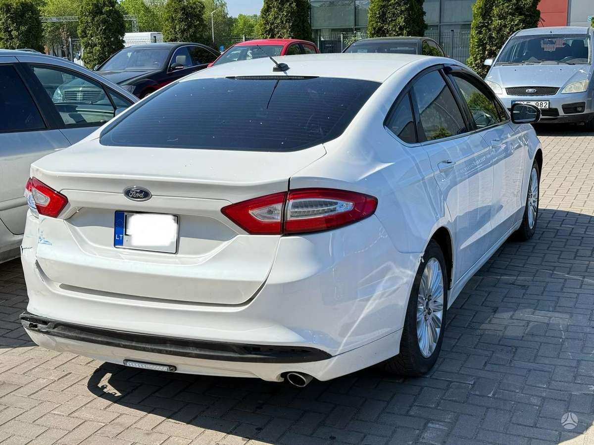 Ford Fusion - 4