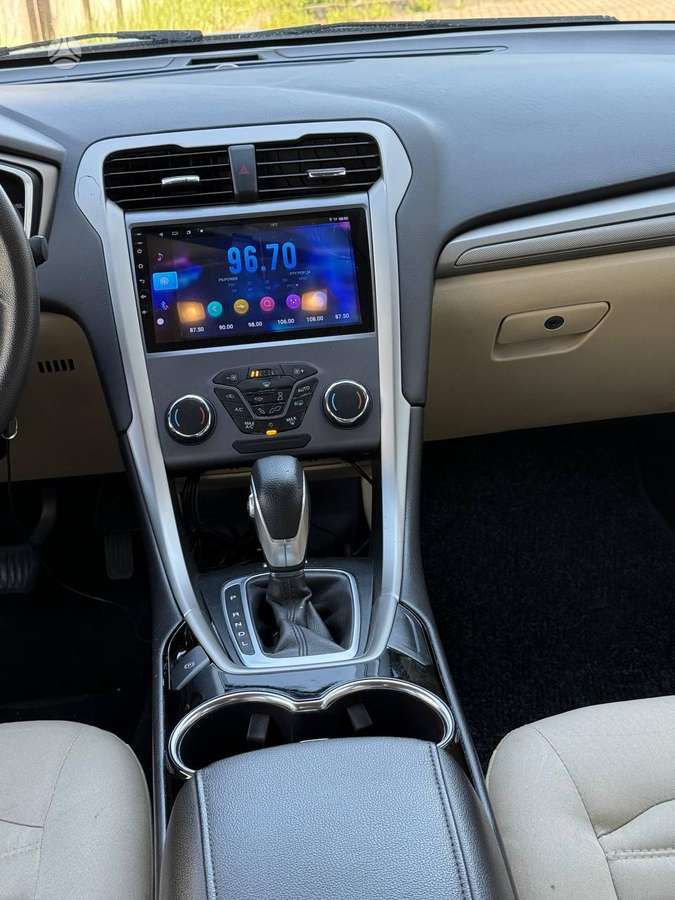 Ford Fusion - 8