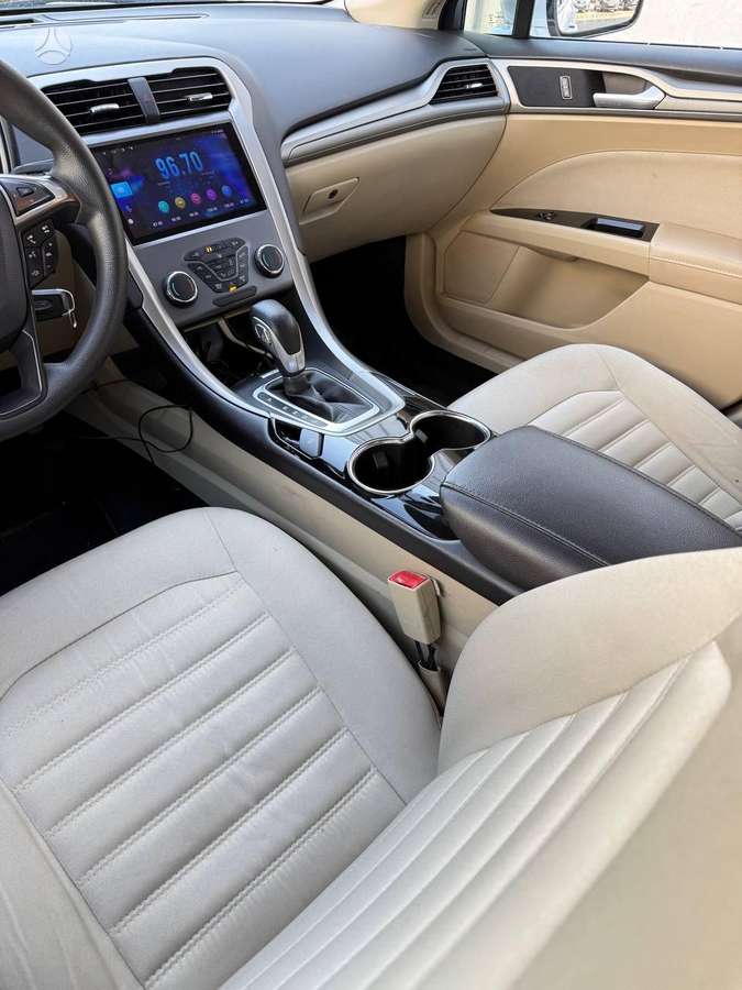 Ford Fusion - 10