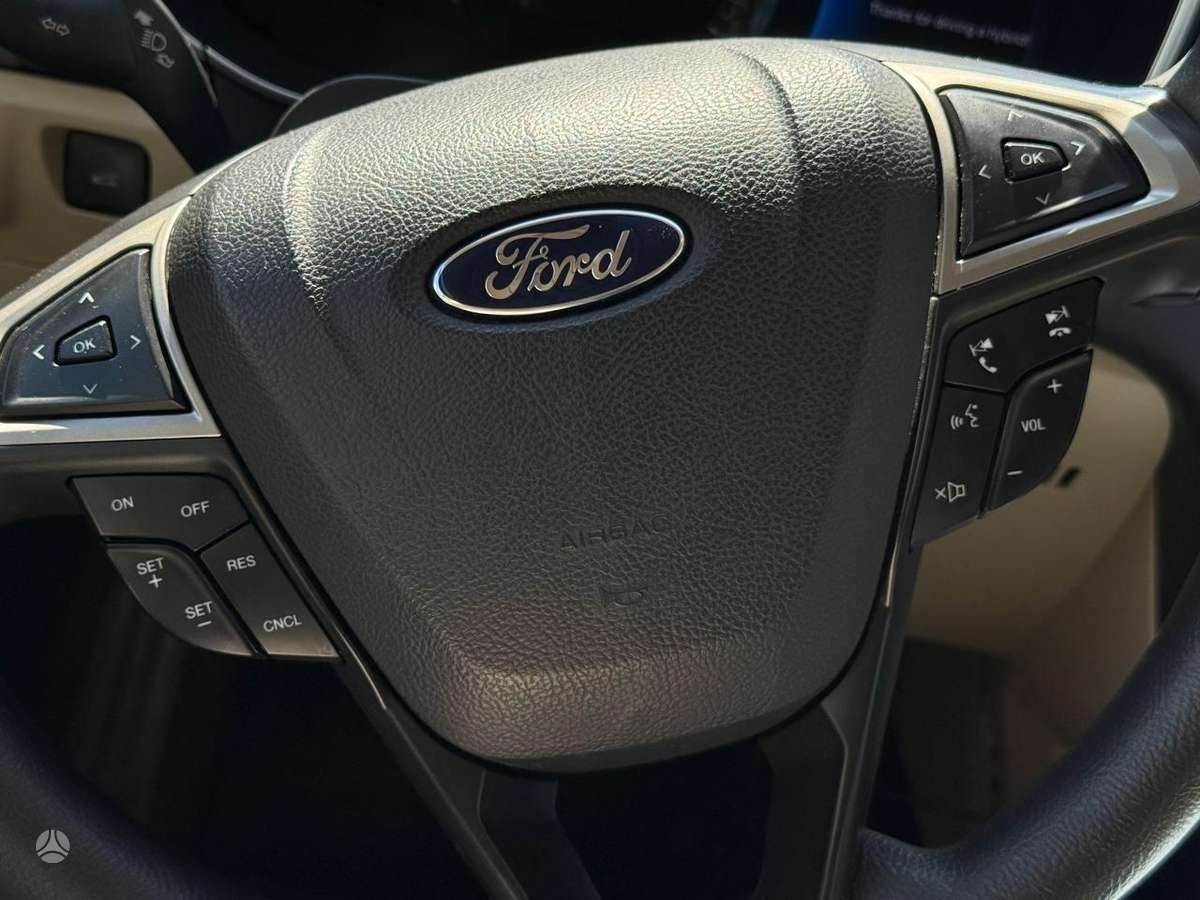 Ford Fusion - 11
