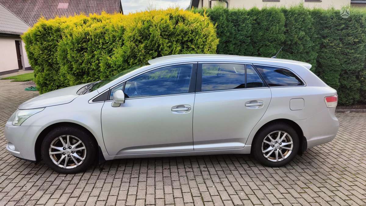Toyota Avensis - 2