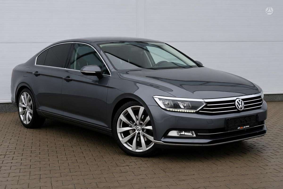 Volkswagen Passat - 1