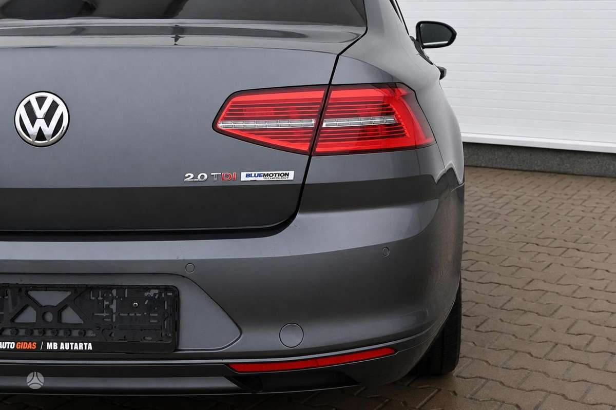 Volkswagen Passat - 10