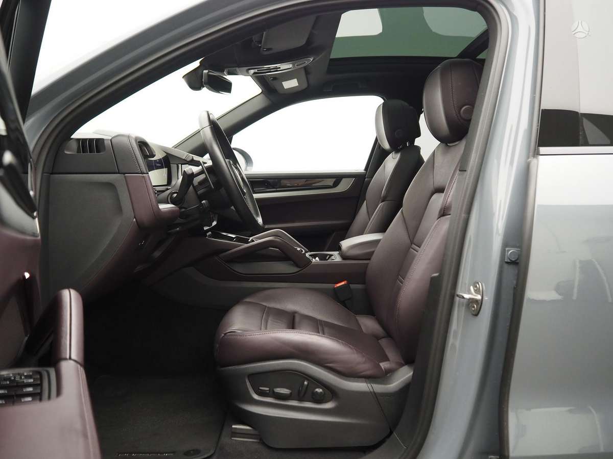 Porsche Cayenne - 8