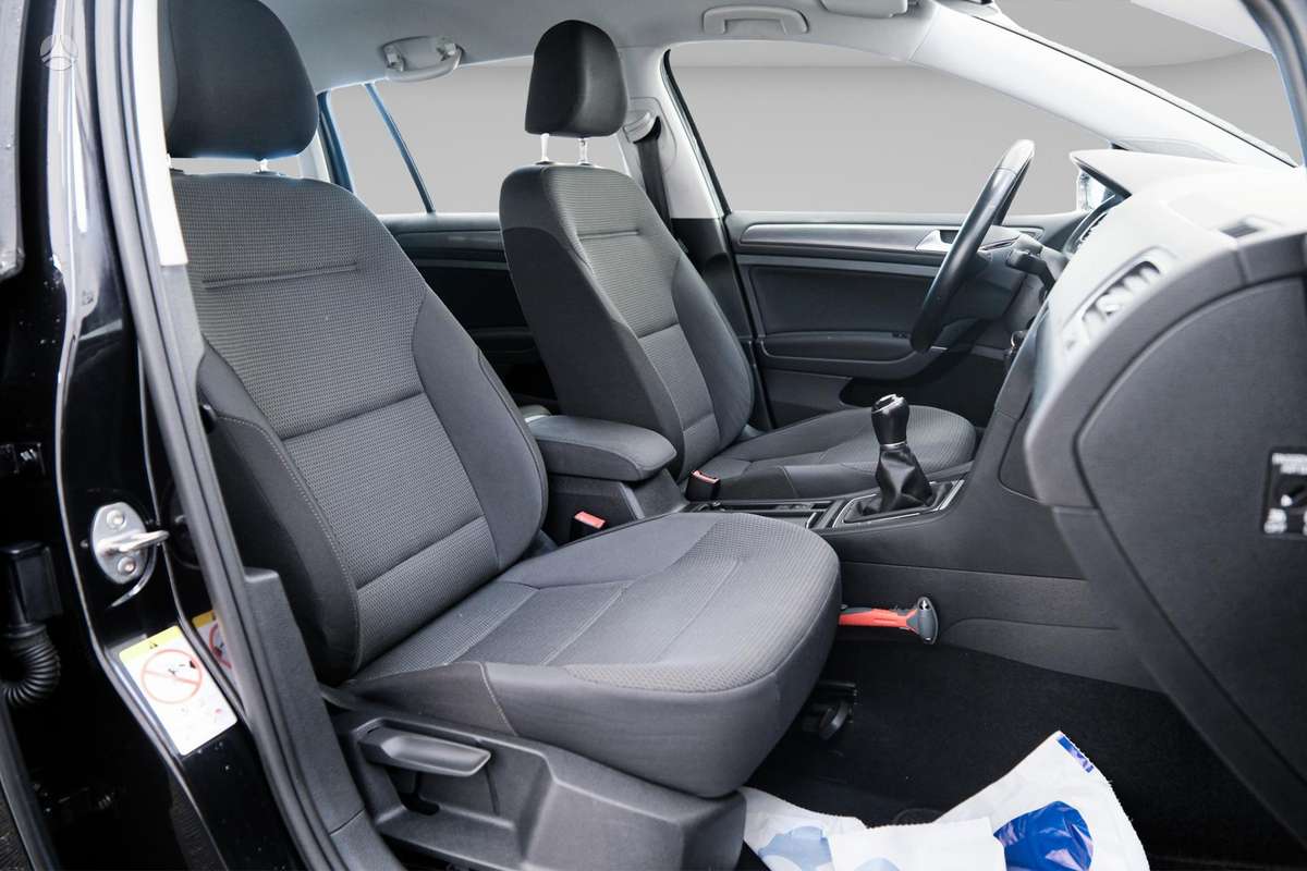 Volkswagen Golf - 10