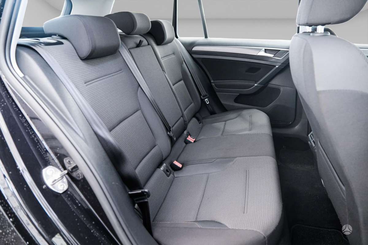 Volkswagen Golf - 11