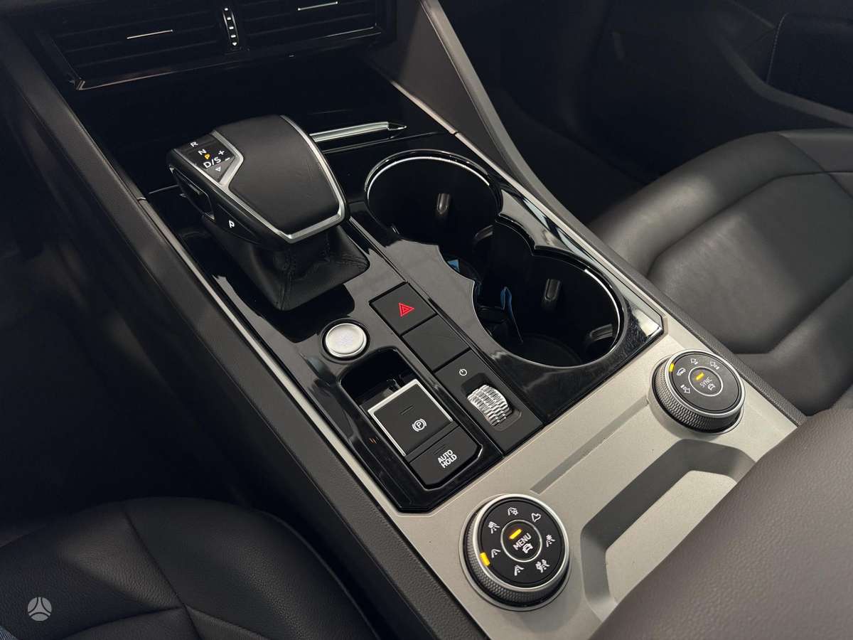 Volkswagen Touareg - 9