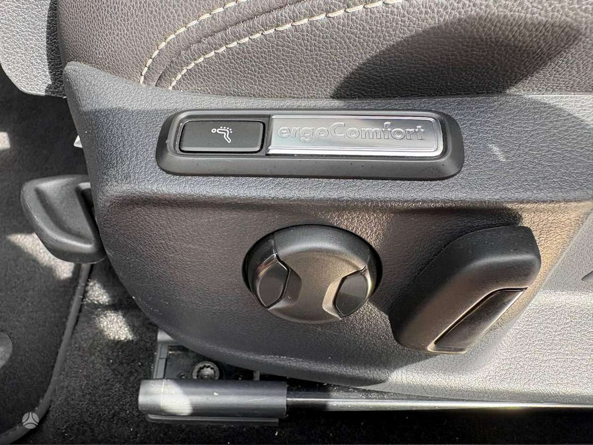 Volkswagen Passat - 11