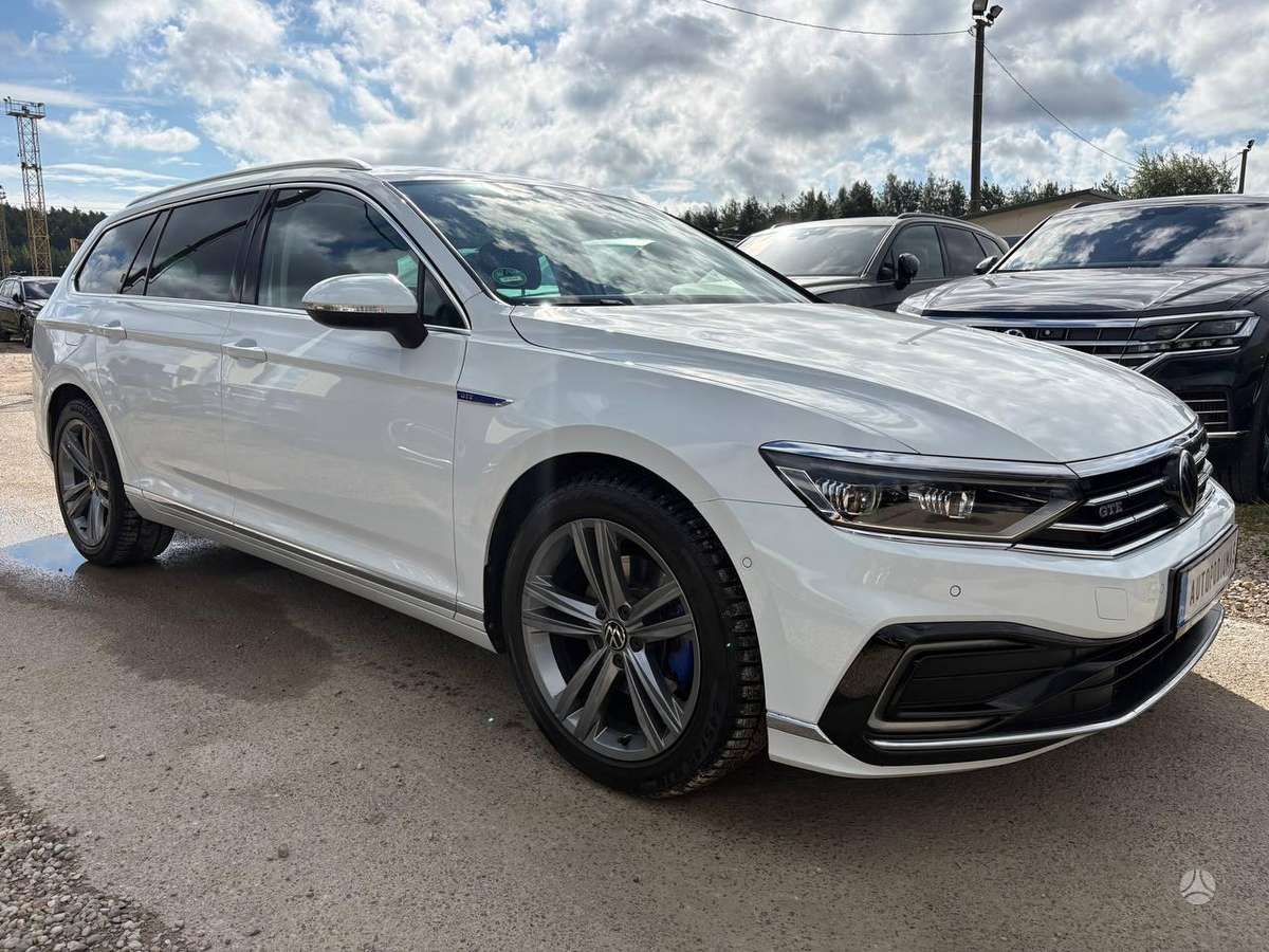 Volkswagen Passat - 4