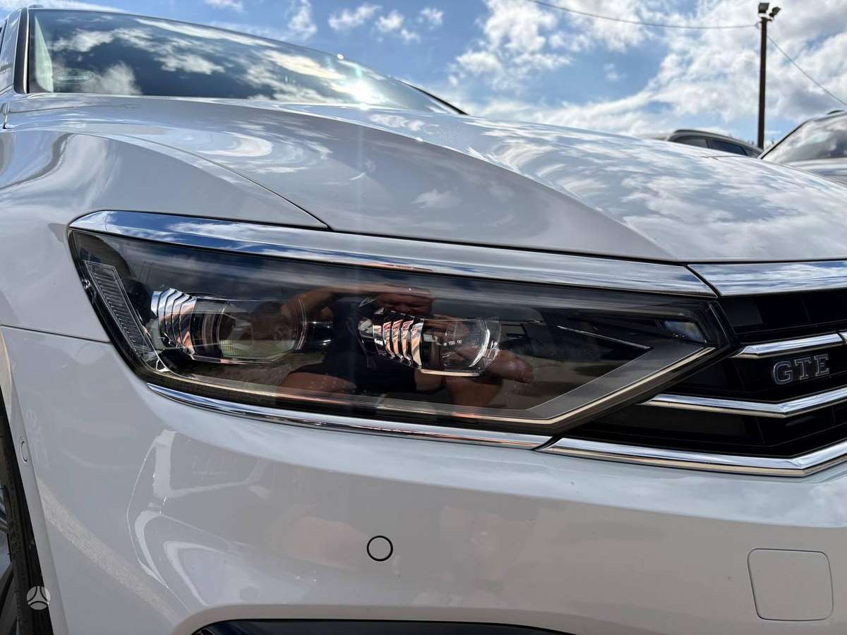 Volkswagen Passat - 8