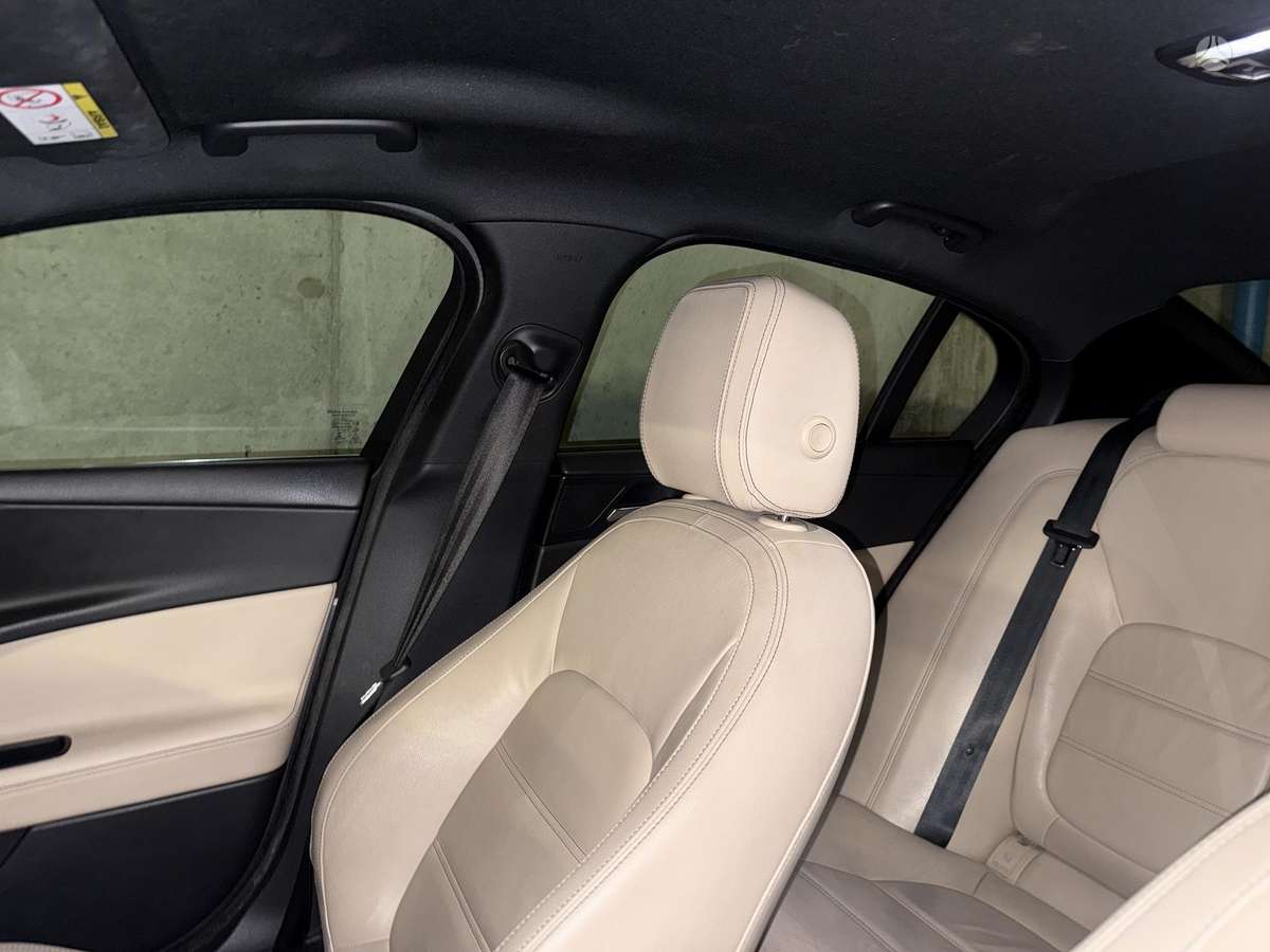 Jaguar XE, 2.0 l., Седан