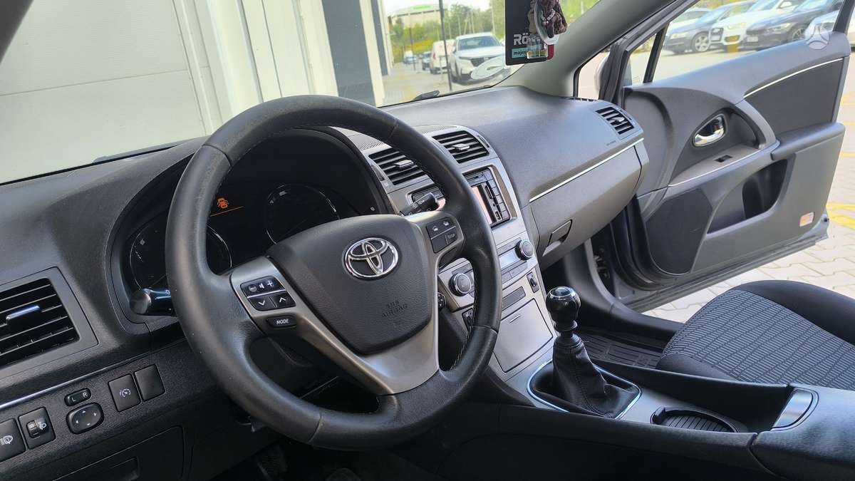 Toyota Avensis - 5