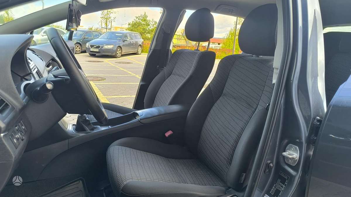 Toyota Avensis - 6