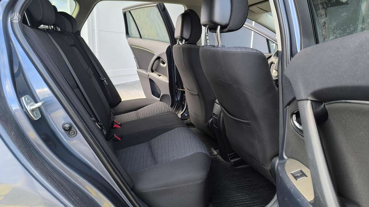 Toyota Avensis - 7