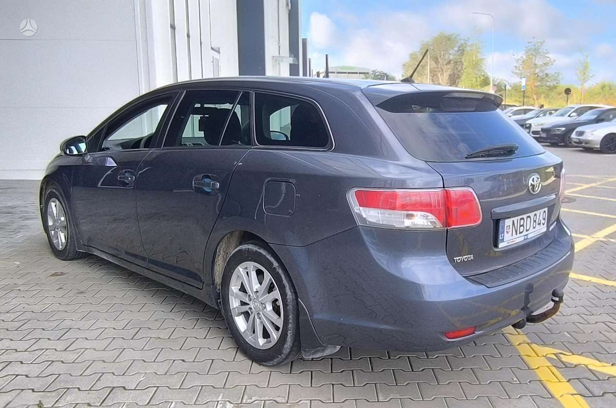 Toyota Avensis - 2