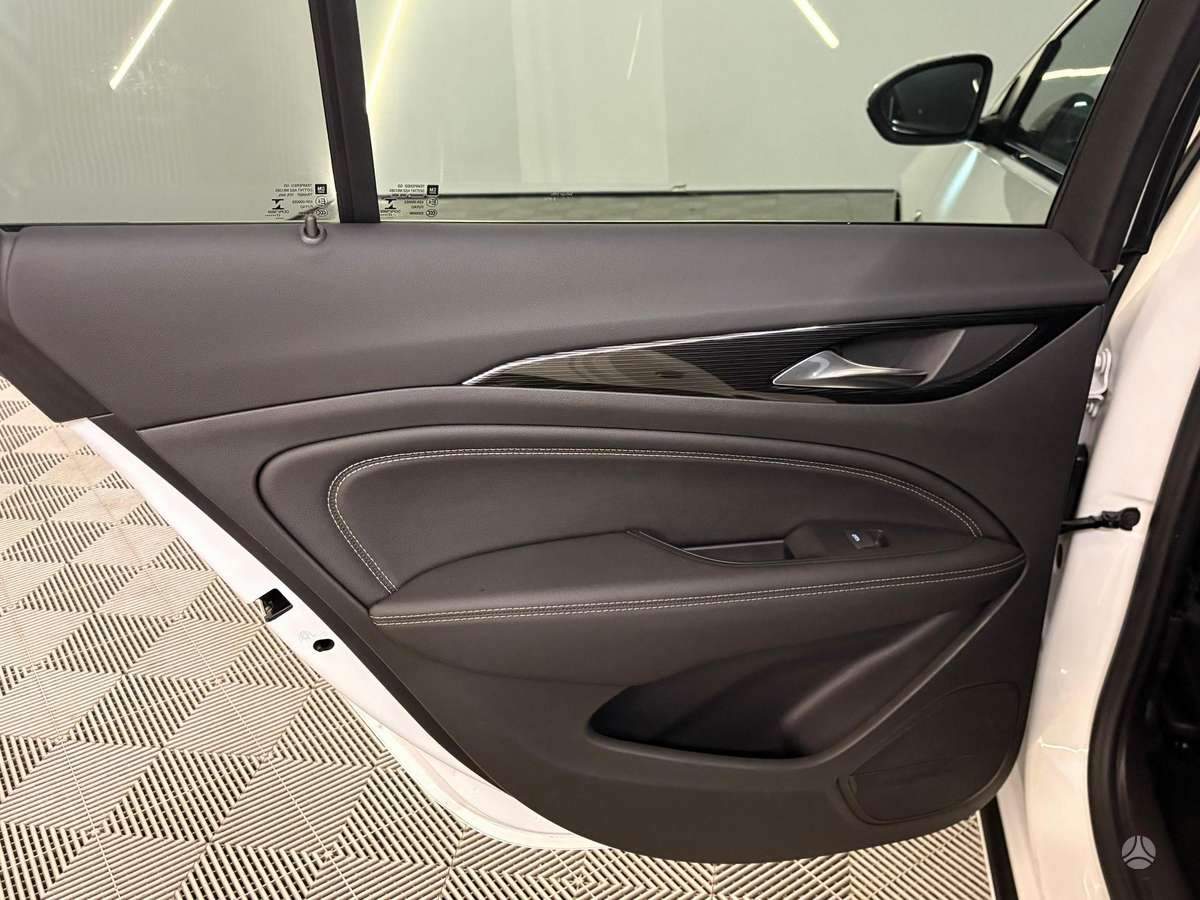 Opel Insignia, 2.0 l., Седан