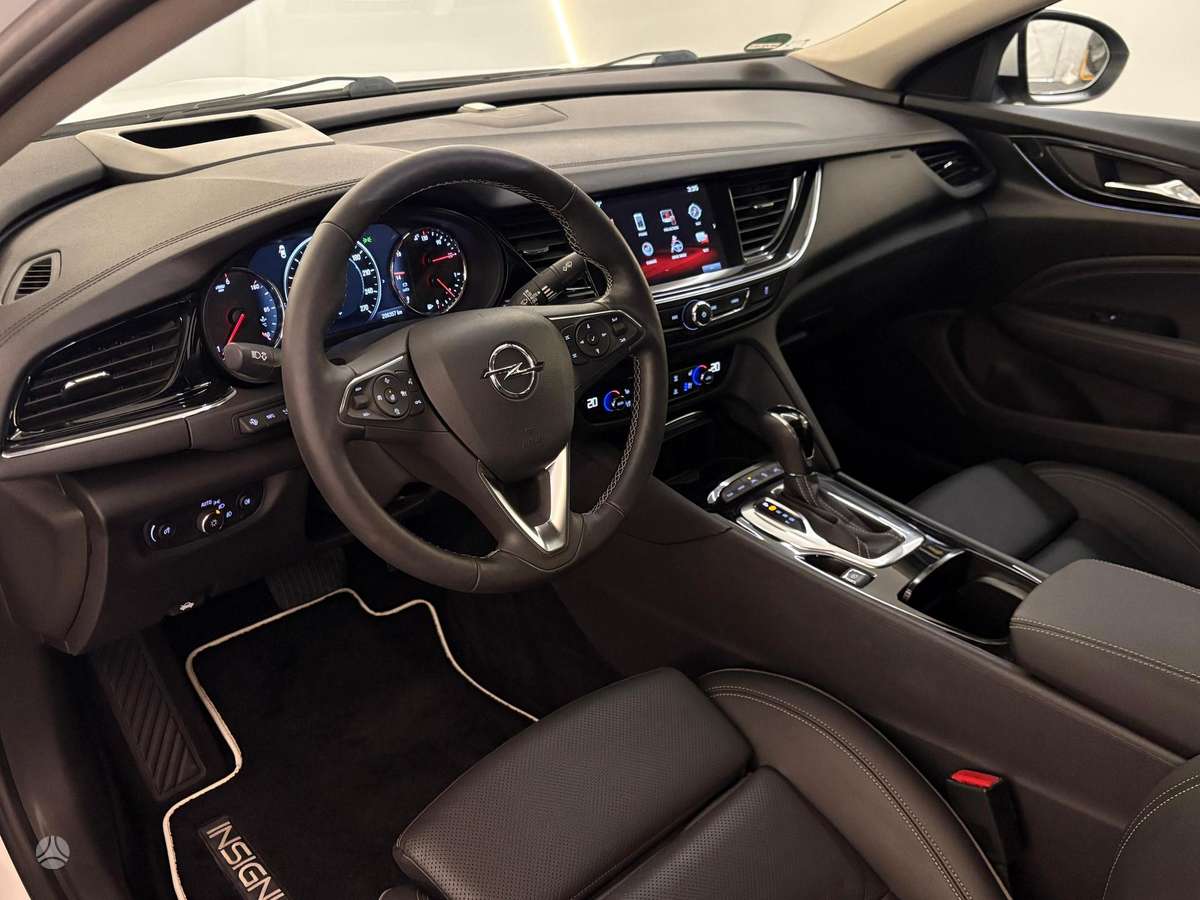 Opel Insignia, 2.0 l., Седан