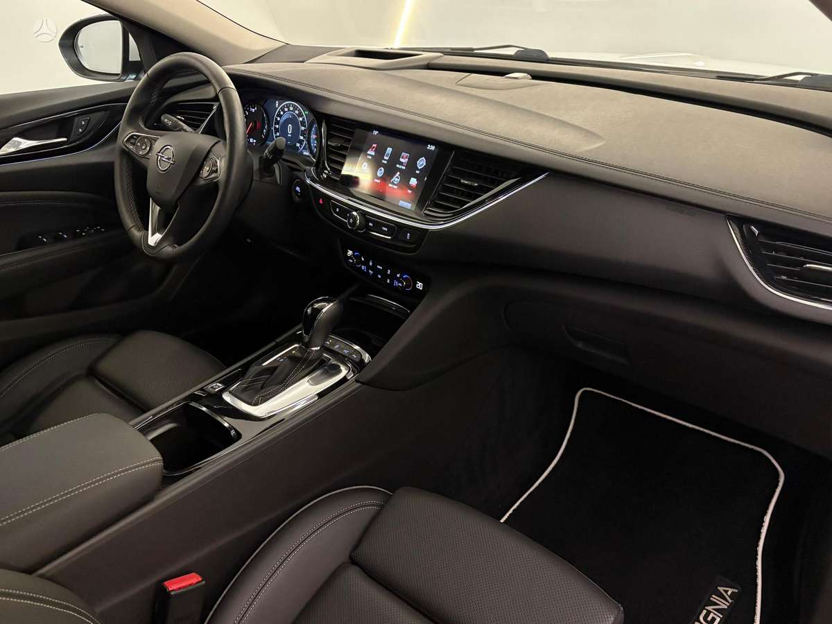 Opel Insignia, 2.0 l., Седан