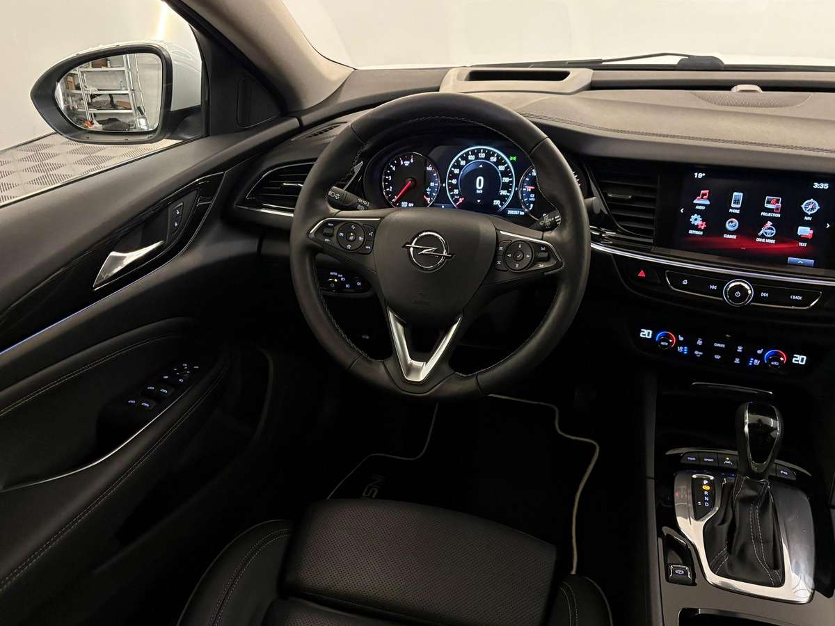 Opel Insignia, 2.0 l., Седан