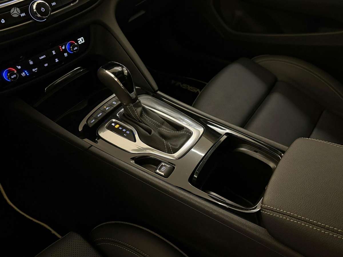 Opel Insignia, 2.0 l., Седан