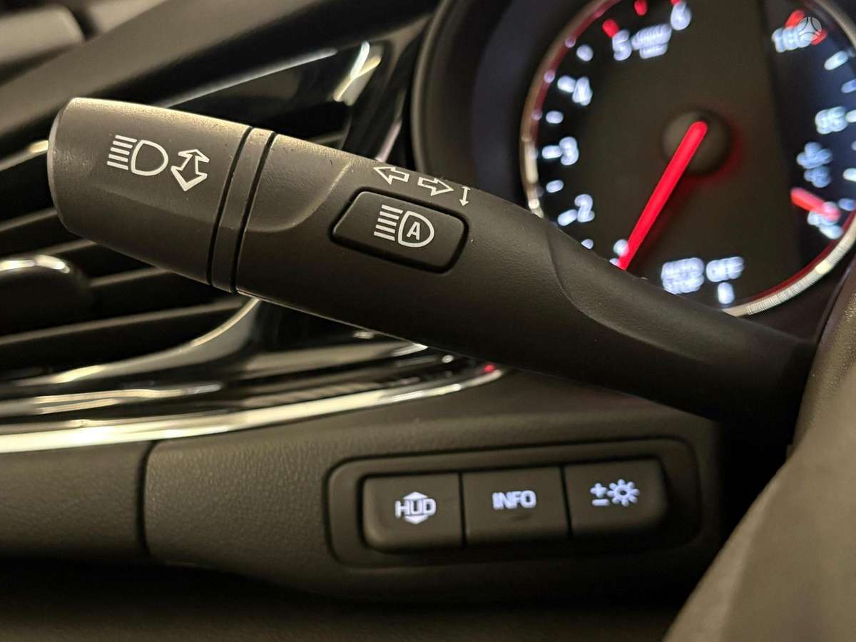Opel Insignia, 2.0 l., Седан
