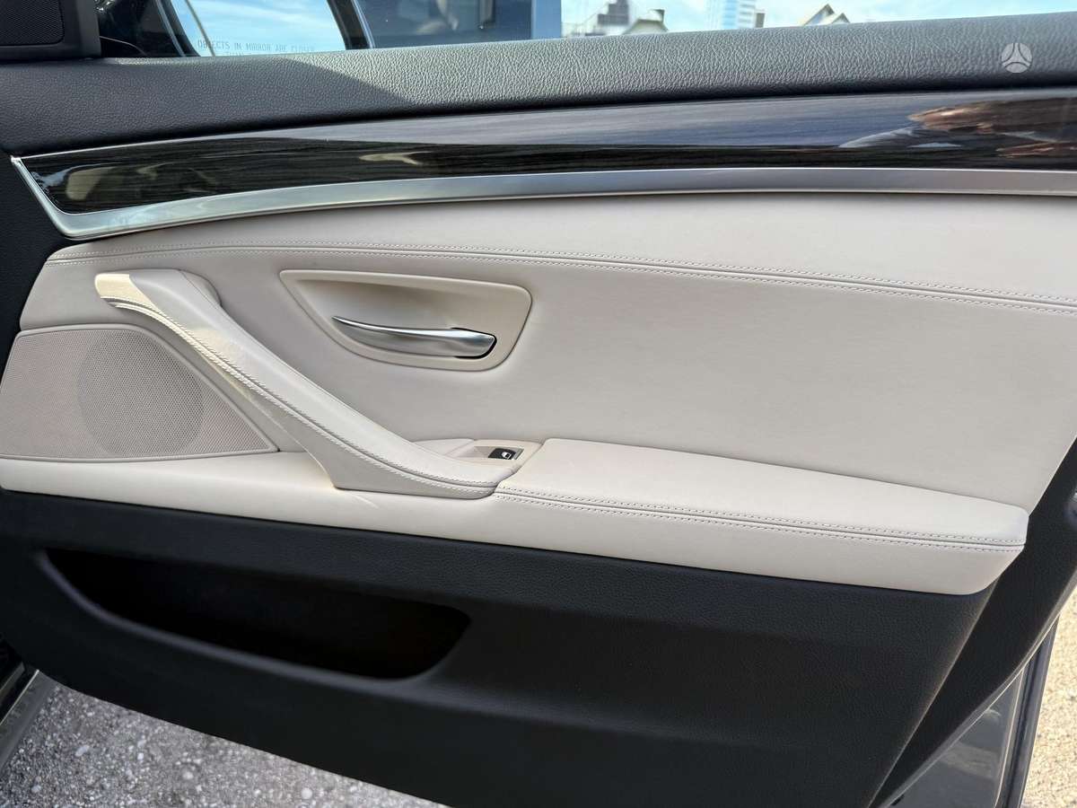 BMW 528, 2.0 l., Седан