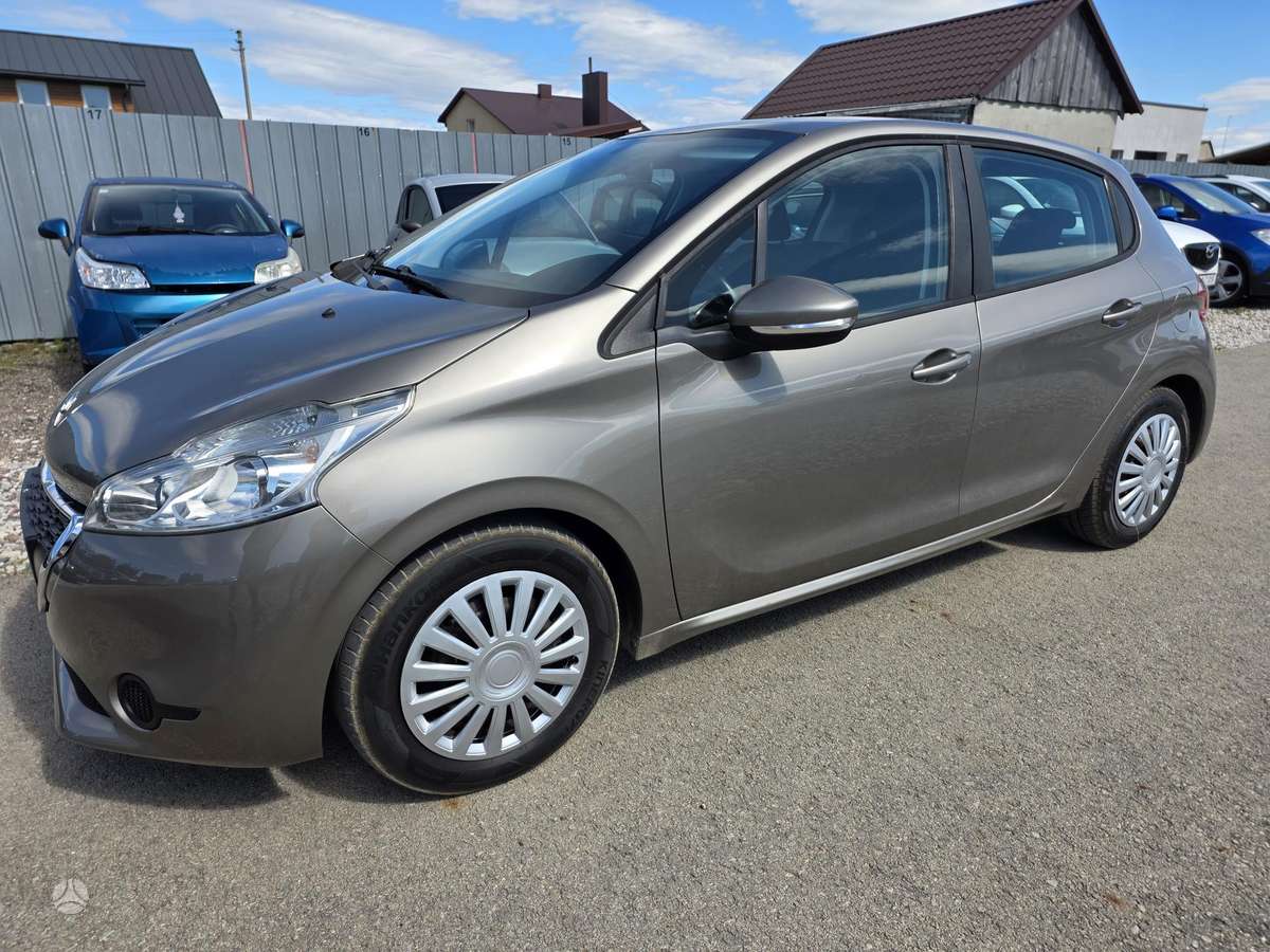 Peugeot 208, 1.2 l., hatchback