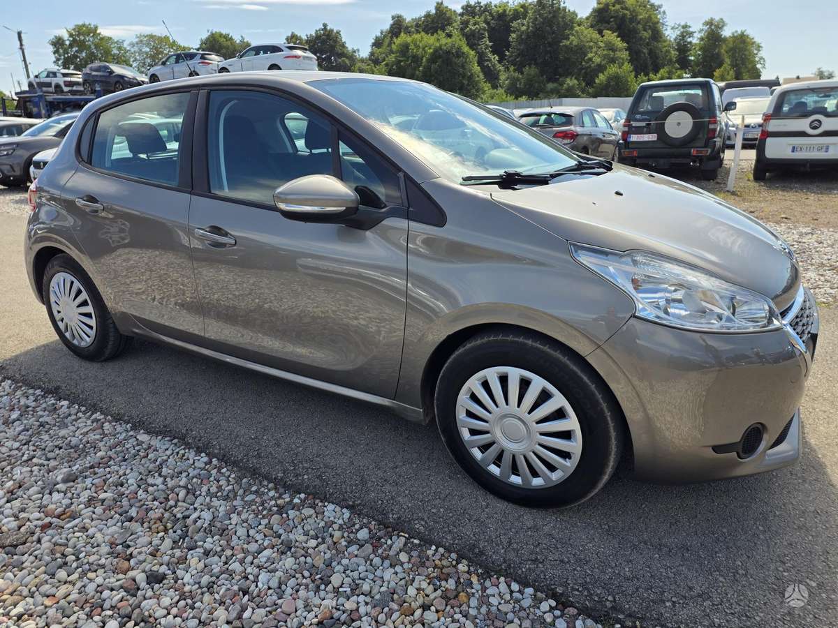 Peugeot 208, 1.2 l., hatchback