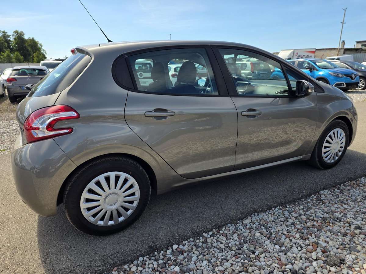 Peugeot 208 - 4