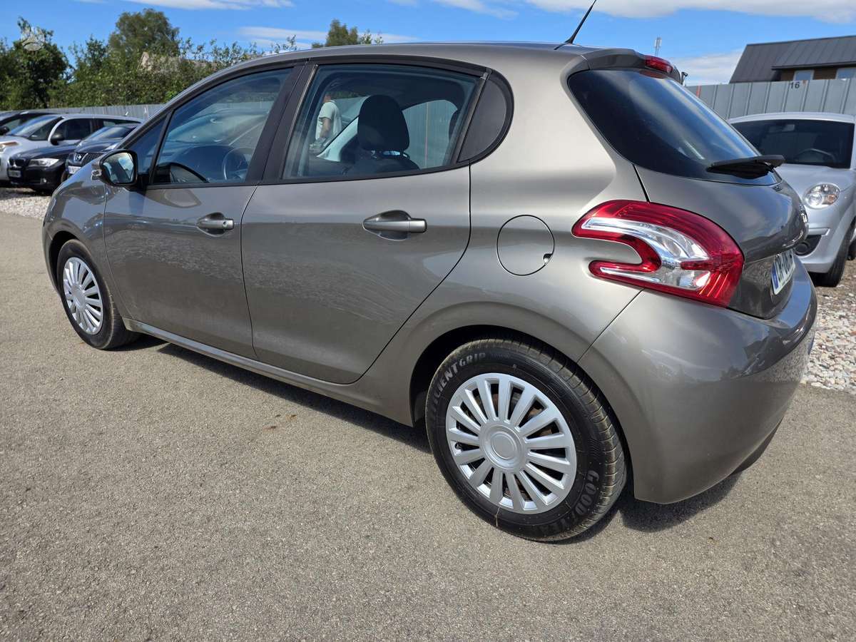 Peugeot 208, 1.2 l., hatchback
