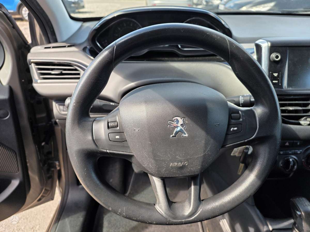 Peugeot 208 - 9