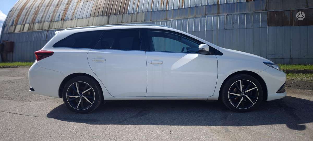 Toyota Auris, 1.2 l., Универсал